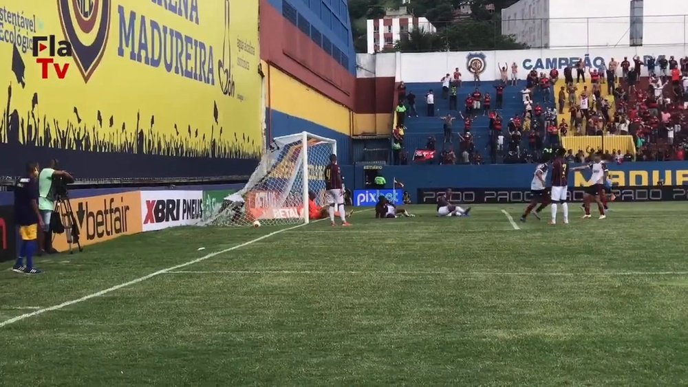 Assista aos gols do Flamengo na vitória por 2 a 1 contra o Madureira.