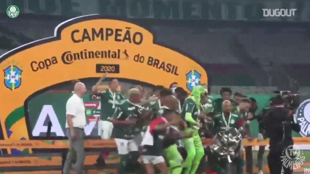 VIDÉO : Palmeiras soulève la Coupe du Brésil. DUGOUT