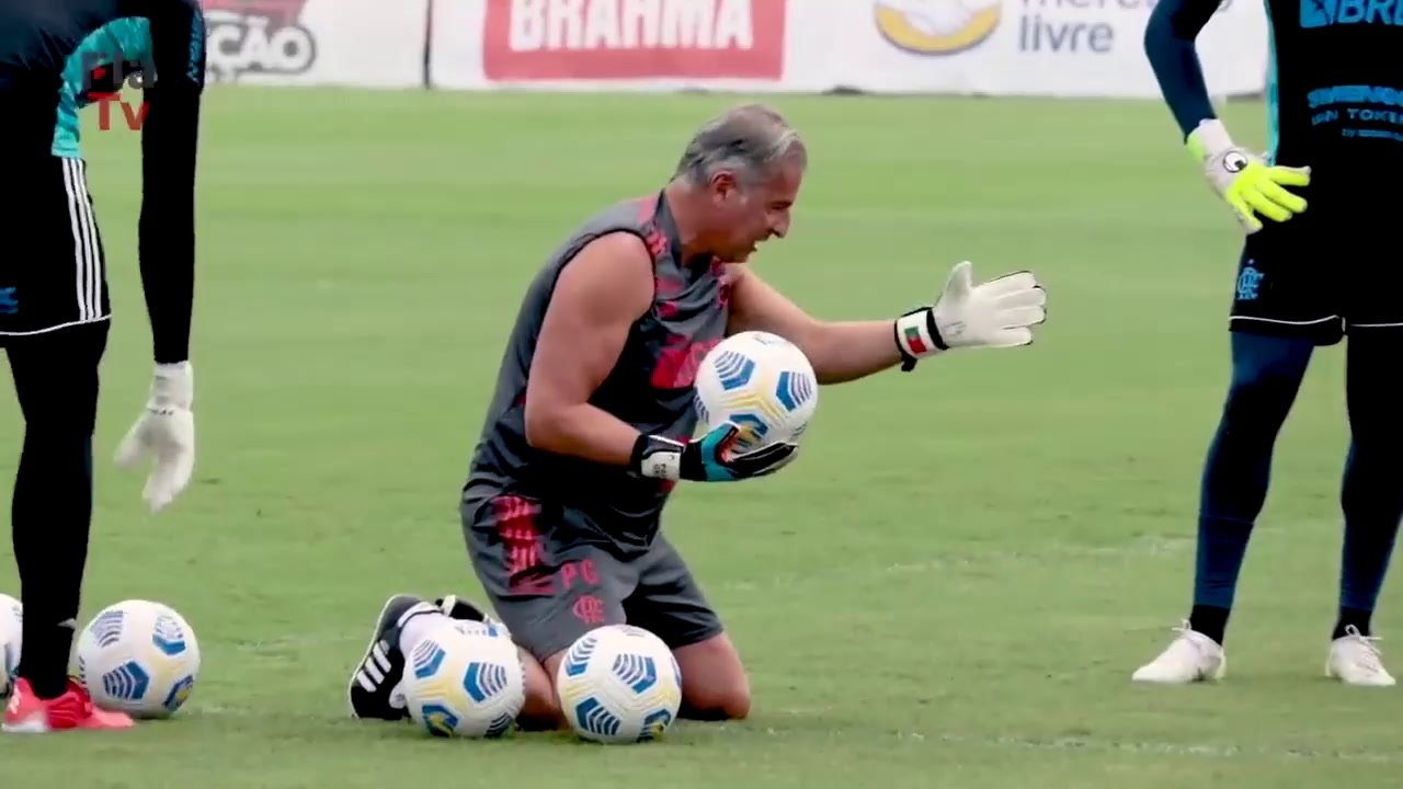 Paulo Grilo faz intenso trabalho com os goleiros do Flamengo. DUGOUT