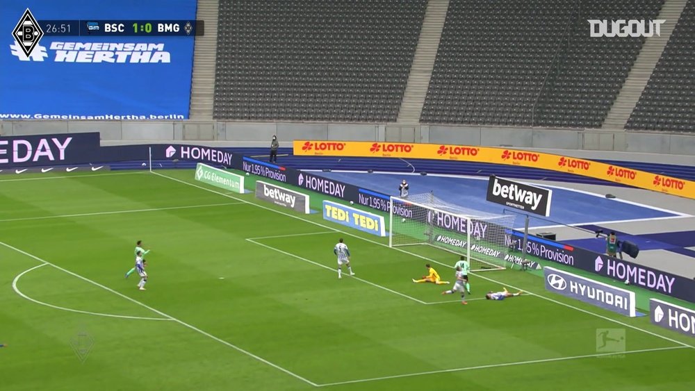 Revivez le but d'Alassane Pléa contre le Hertha Berlin. dugout