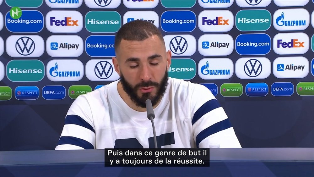 Découvrez la réaction de Karim Benzema après la victoire de l'Equipe de France. Dugout