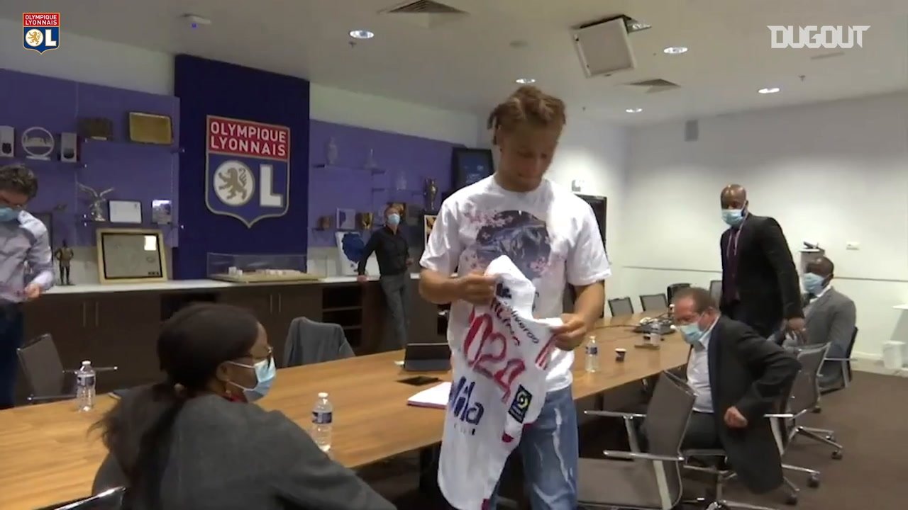 VIDEO : Thibaut Ehling signe son premier contrat pro avec Lyon. Dugout
