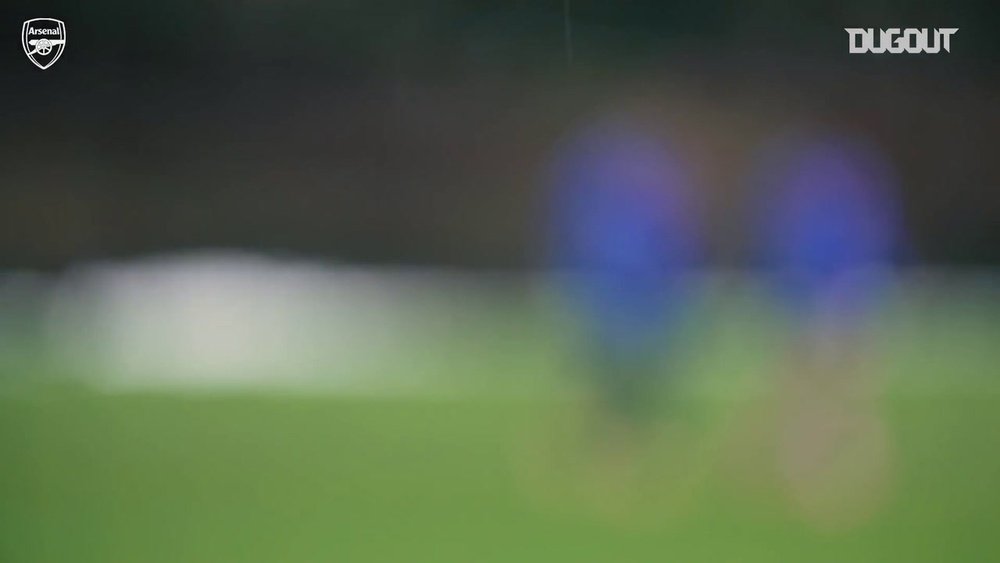 Martin Ødegaard treina pela primeira vez no Arsenal. DUGOUT