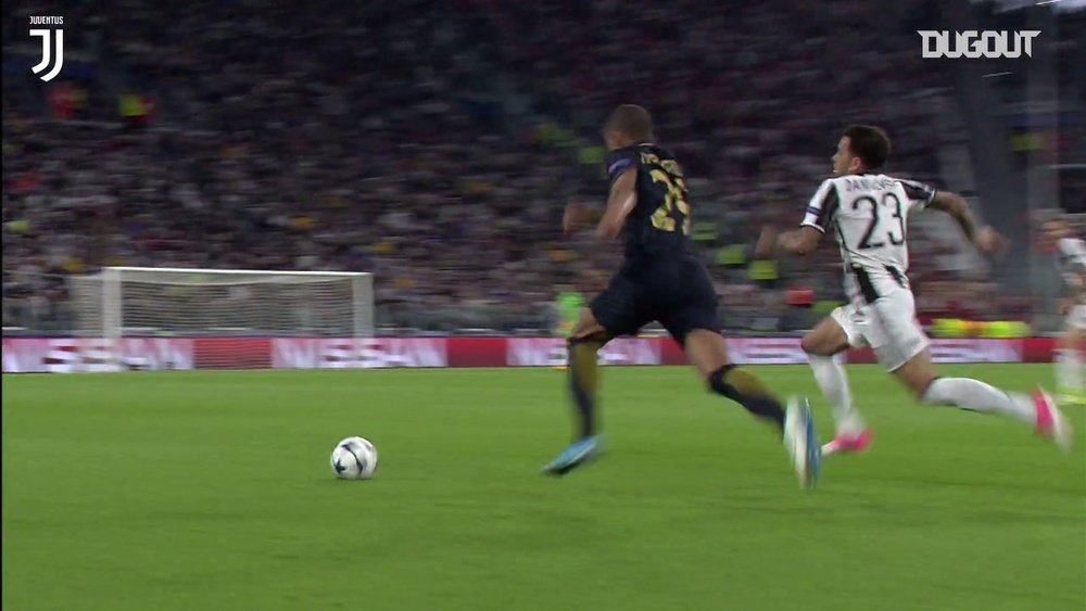 Les meilleurs moments d'Alves à la Juventus. DUGOUT