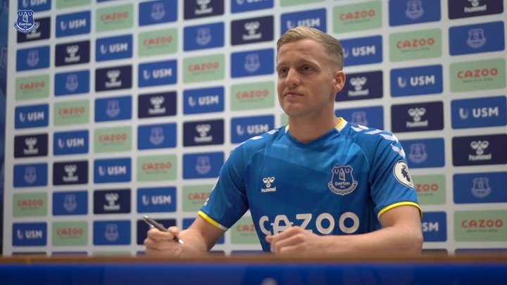 VÍDEO: bastidores da chegada de Van de Beek no Everton