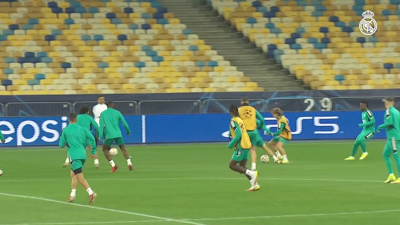 VIDÉO : L'entraînement du Real Madrid à Kiev