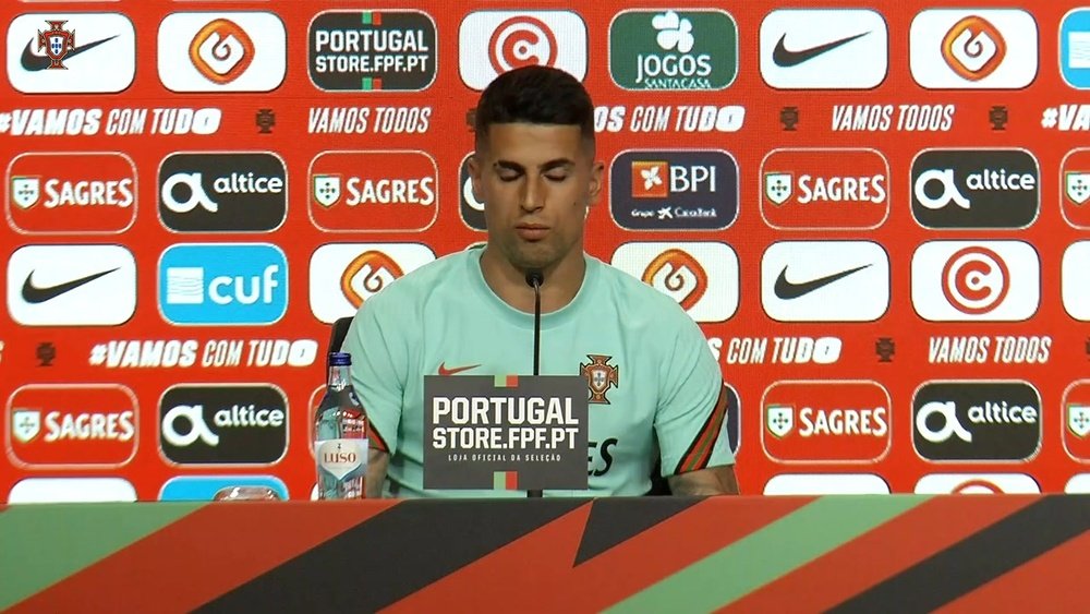 João Cancelo fala sobre Busquets ter testado positivo após Portugal x Espanha.