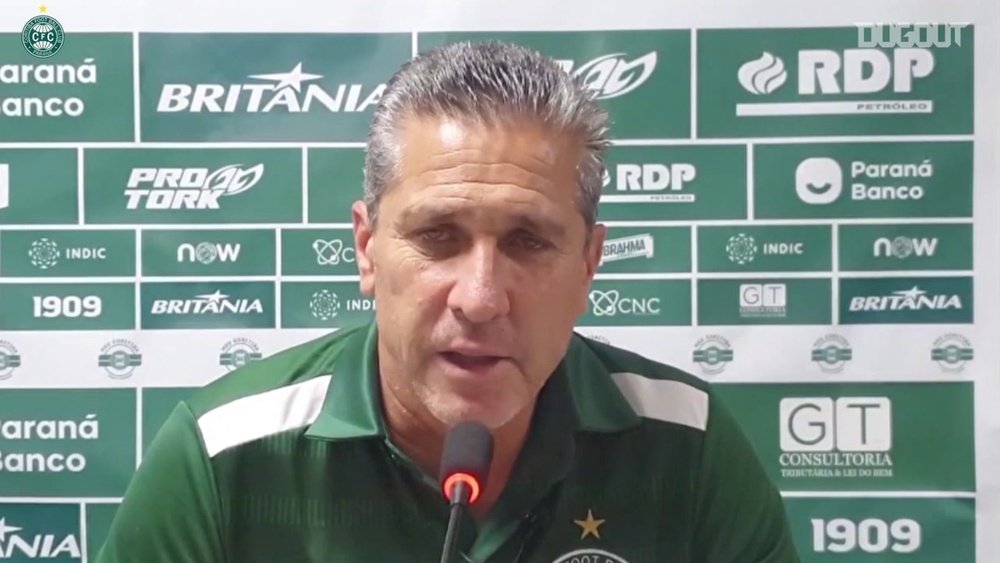 Jorginho vê com preocupação o alto número de expulsões no Coritiba. DUGOUT