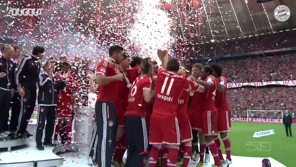 Bayern de Munique recebe o troféu da Bundesliga de 2019/20. DUGOUT