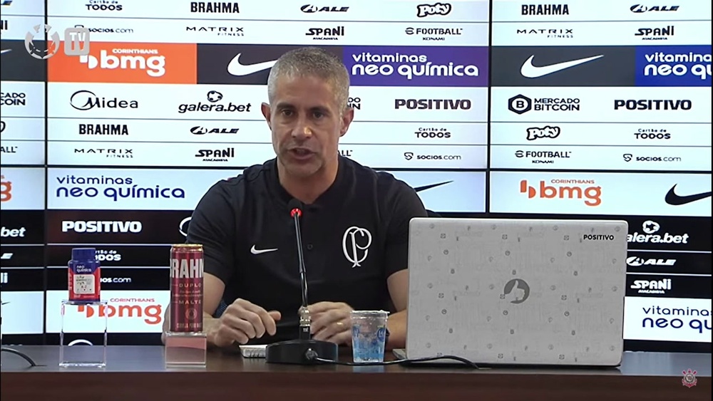 Sylvinho comenta possível chegada de Paulinho. DUGOUT