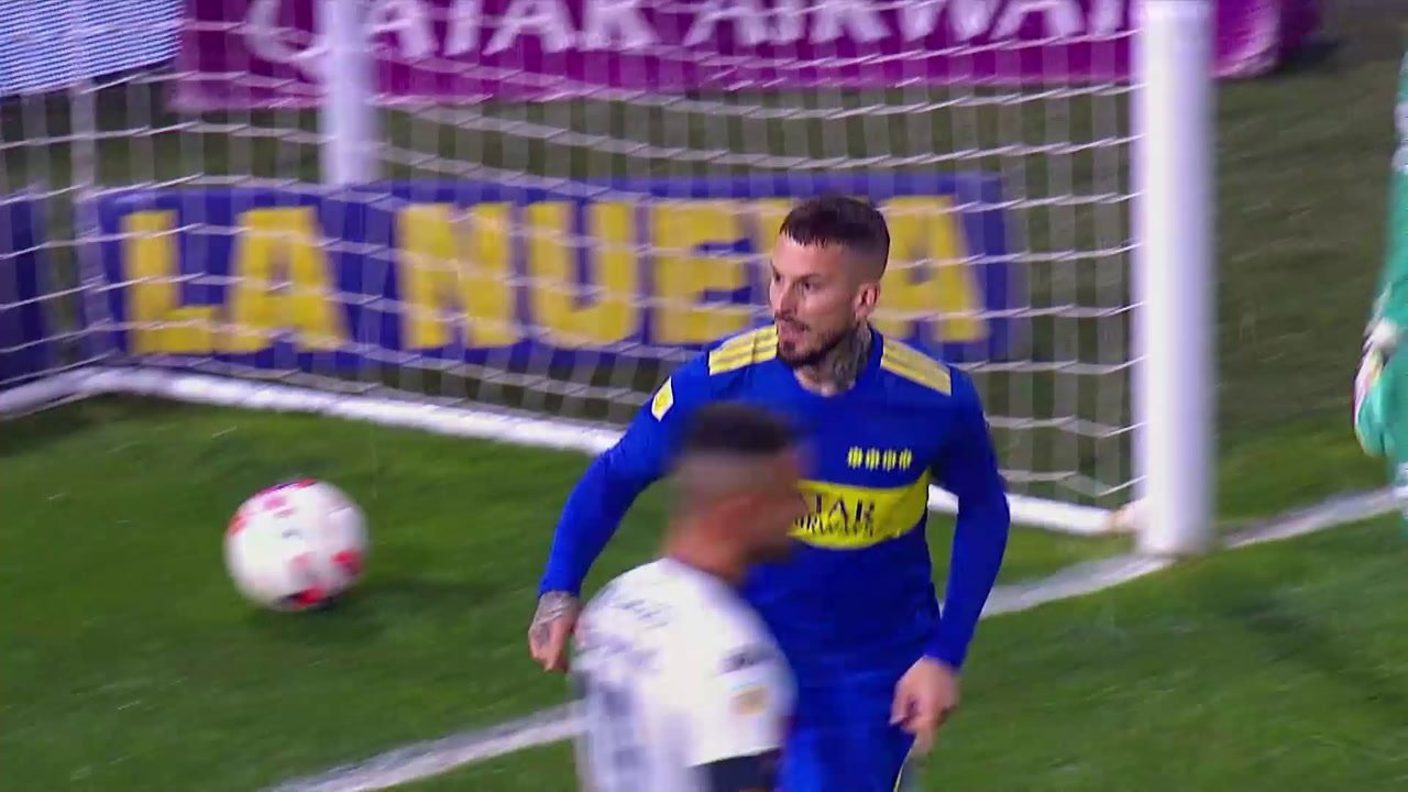 Darío Benedetto festeja su gol ante Tigre en la Bombonera. Dugout