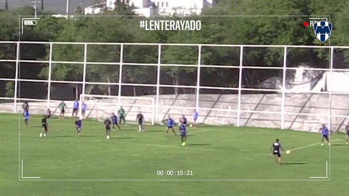 VÍDEO: golazo de tijera de Joao Rojas en pleno entrenamiento