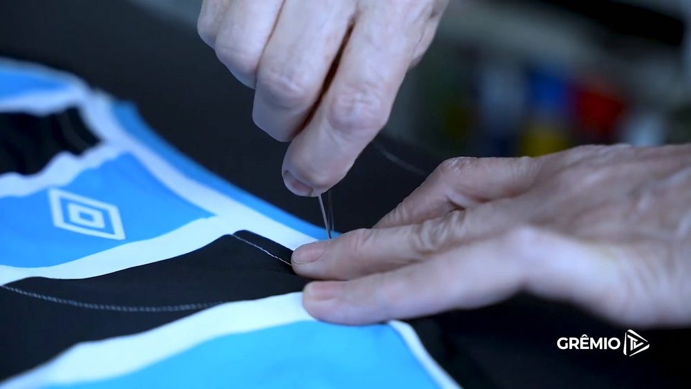 Grêmio lança quadro com camisa autografada por Suárez. DUGOUT