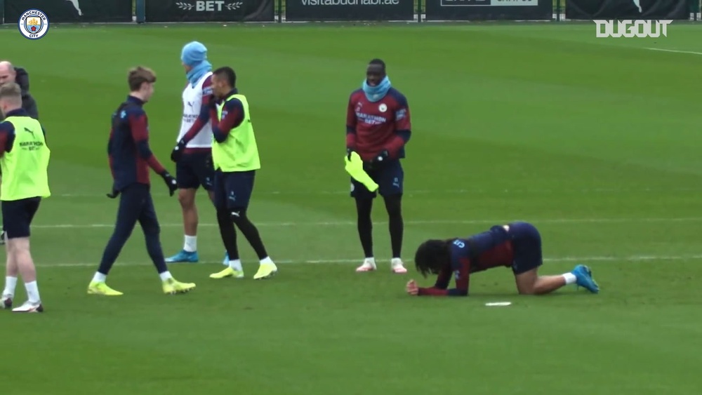 Agüero y Aké se preparan para el Fulham. DUGOUT
