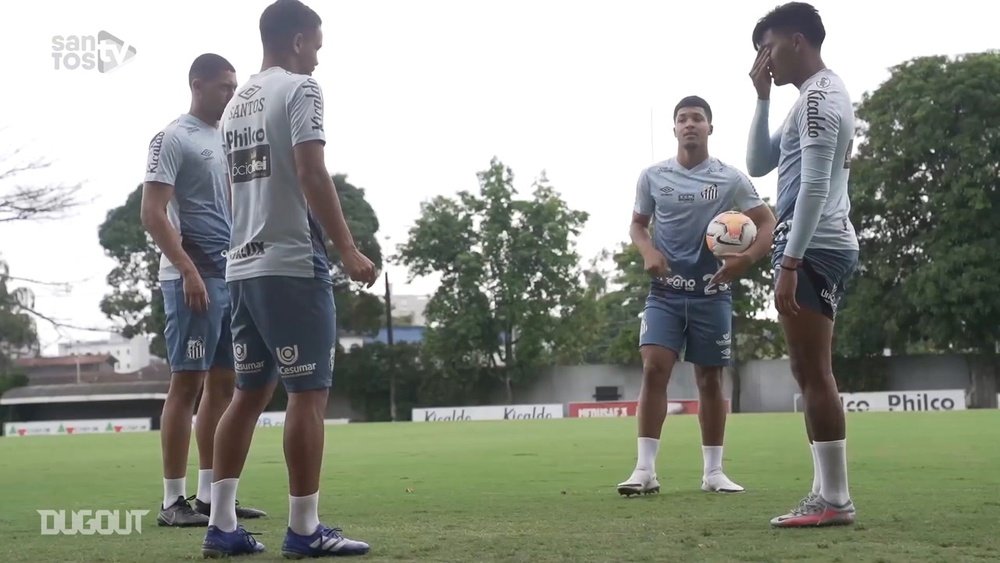 Last training session of Santos before match vs LDU. DUGOUT