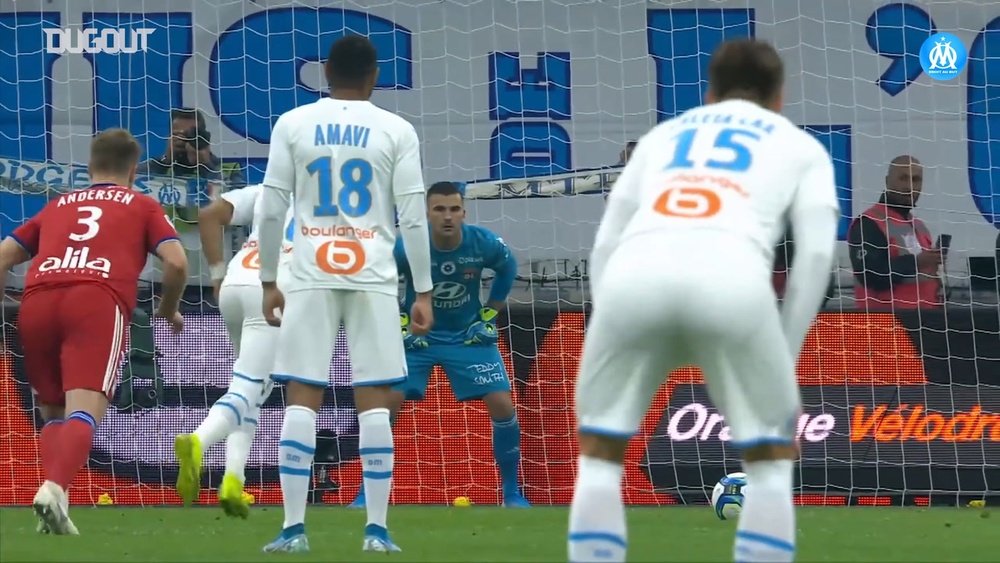 Les buts de Payet contre Lyon avec Marseille. dugout