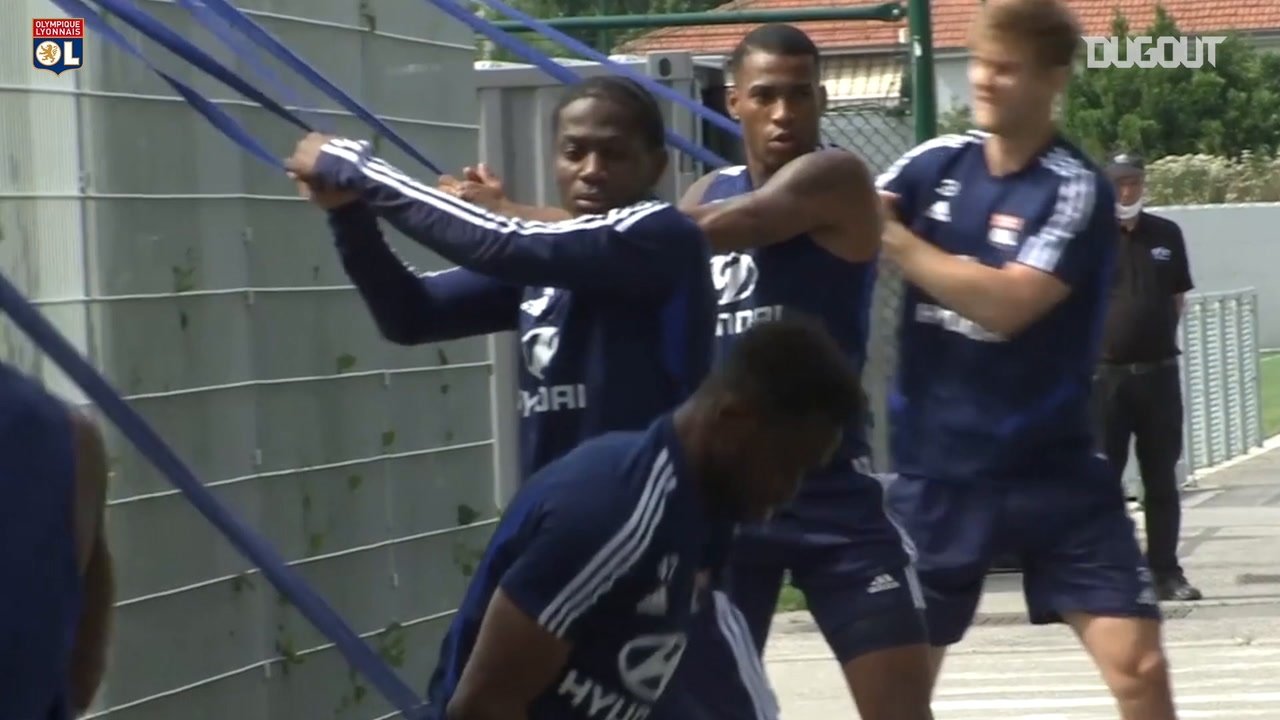 VIDÉO : la nouvelle session d'entraînement de Lyon. Dugoutly