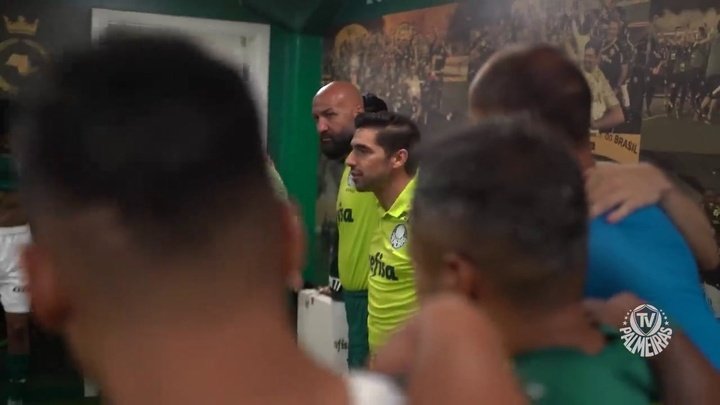 Abel Ferreira anuncia a sua permanência aos jogadores do Palmeiras. DUGOUT