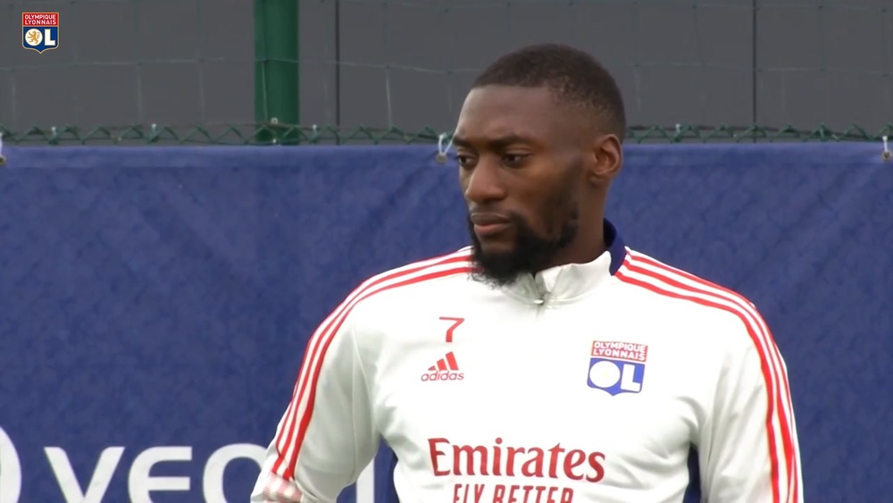 Lyon realiza último treino antes de viagem para Escócia. DUGOUT