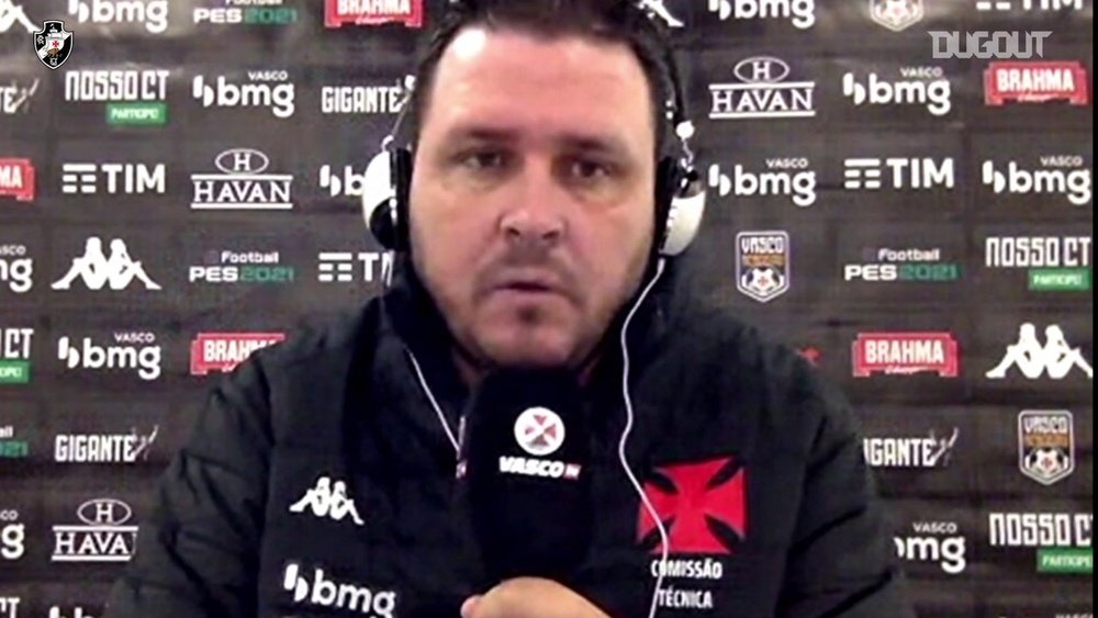 Thiago Kosloski, auxiliar técnico do Vasco, analisou a derrota contra o Coritiba. DUGOUT