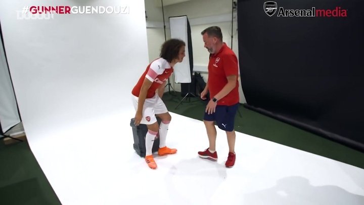 VÍDEO: os bastidores do primeiro dia de Guendouzi no Arsenal