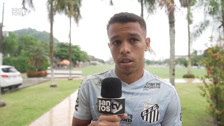 Sandry celebra boa fase no Santos e diz que se inspira em ídolo do clube
