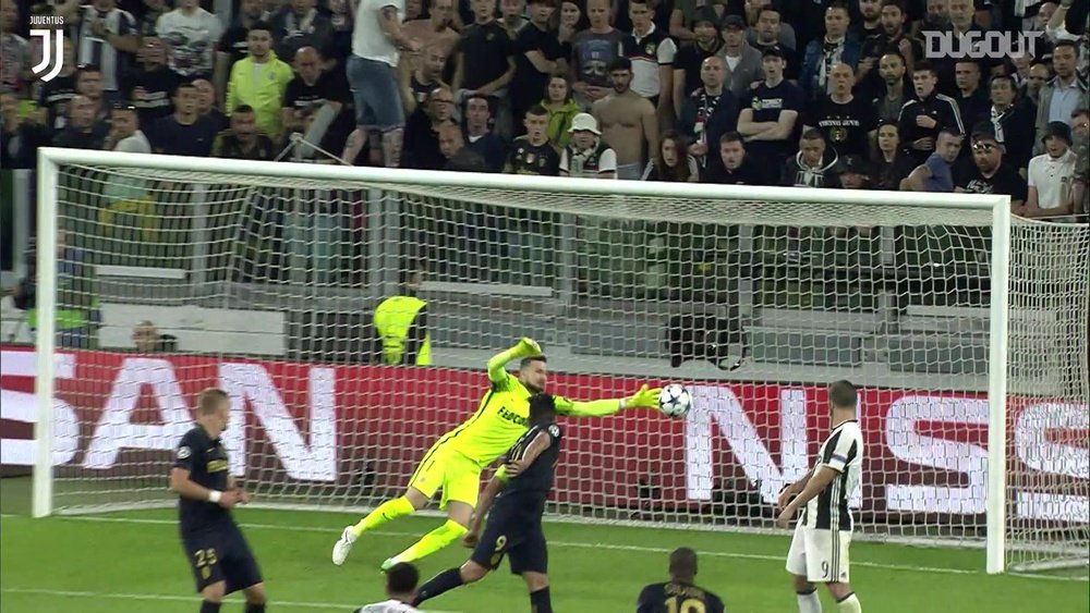 Dani Alves made it 4-0 on aggregate to Juventus. DUGOUT