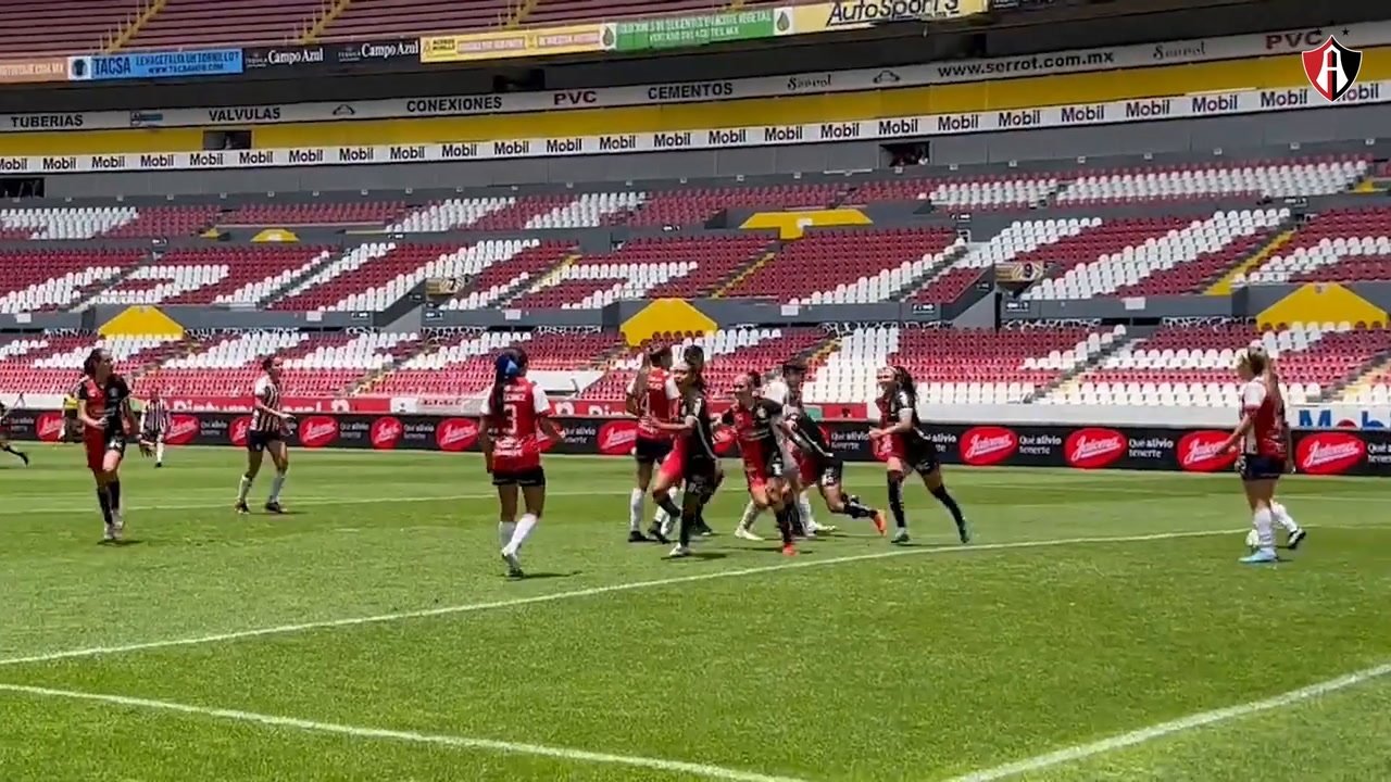 VÍDEO: el gran gol de Zellyka Arce en el Clásico Tapatío Femenino