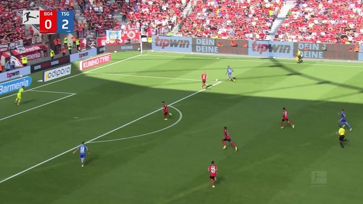Le but magnifique de Georgino Rutter contre Leverkusen. dugout