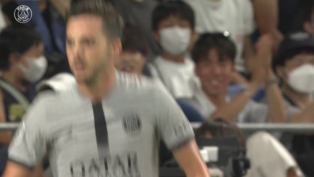 Les buts de la large victoire du PSG 6-2 face à Osaka .dugout