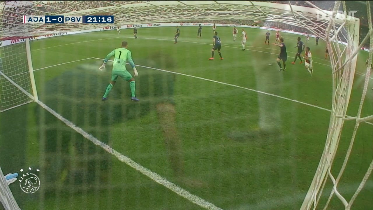 VIDEO: Ajax close gap on PSV with 3-1 win