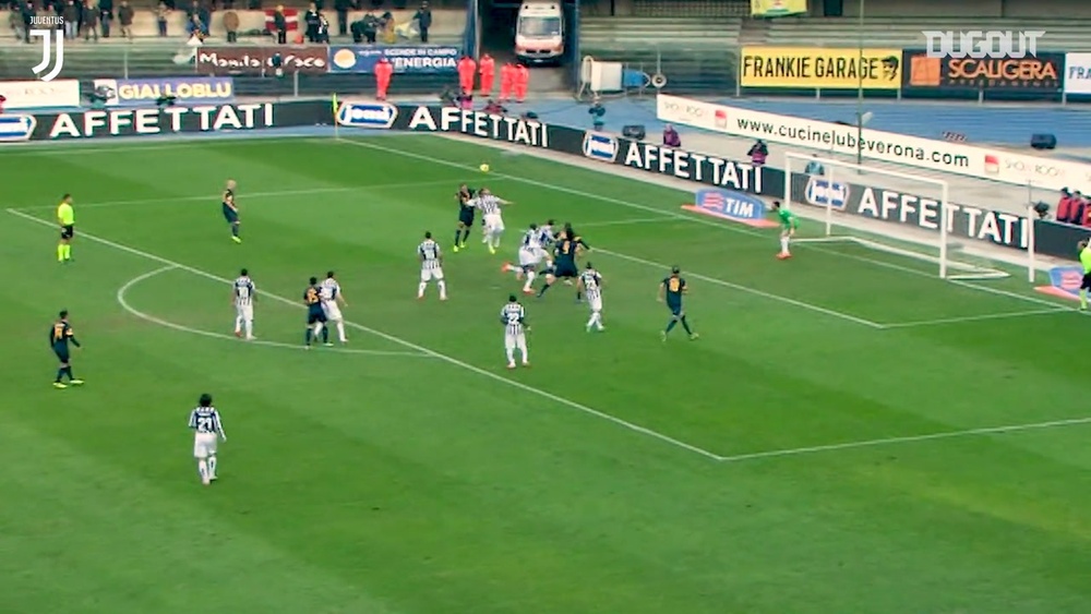 L'eccezionale parata di Buffon su Luca Toni. Dugout