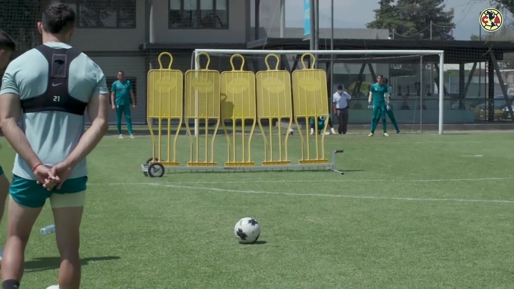 Miguel Layun taking free kicks during training. DUGOUT