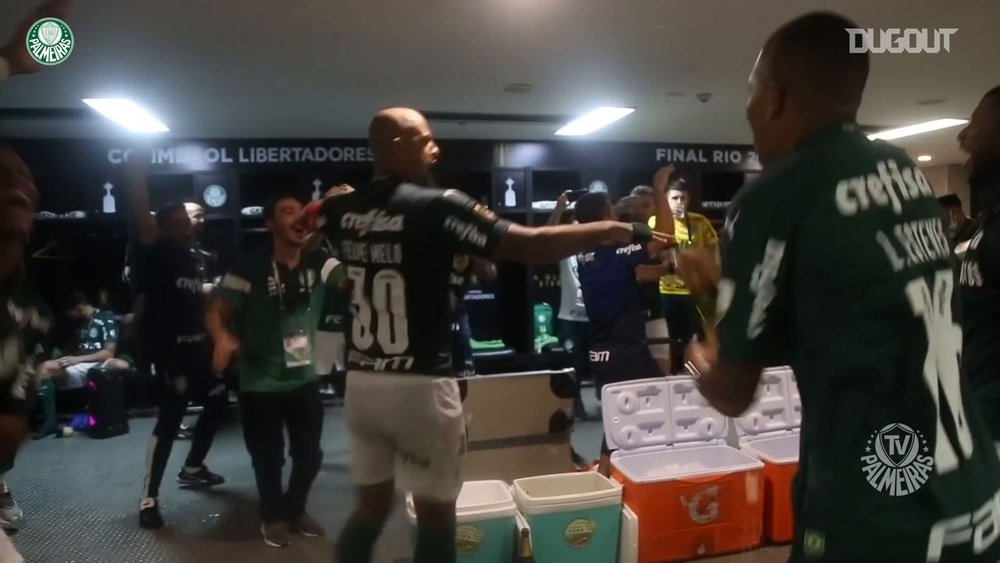 Palmeiras were delighted in the dressing room after beat Santos in Copa Libertadores final. DUGOUT