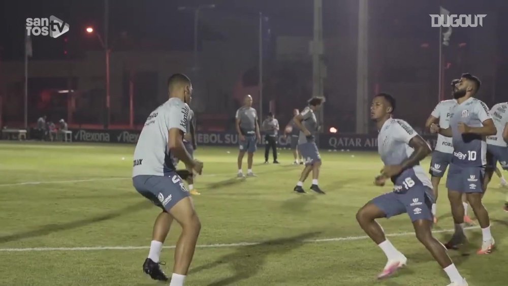 Santos face Olimpia. DUGOUT