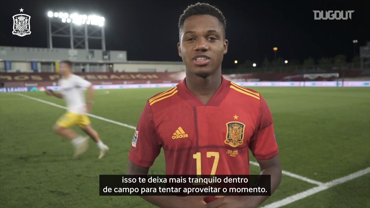 Ansu Fati vibra ao se tornar o mais jovem a marcar pela Espanha