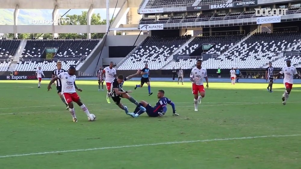 Hona marcou seu primeiro gol pelo Botafogo em pênalti contra o Bangu. DUGOUT