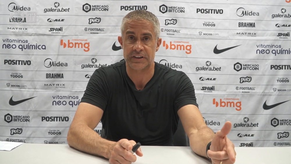 Sylvinho analisa desempenho do Corinthians fora de casa no Brasileirão. DUGOUT