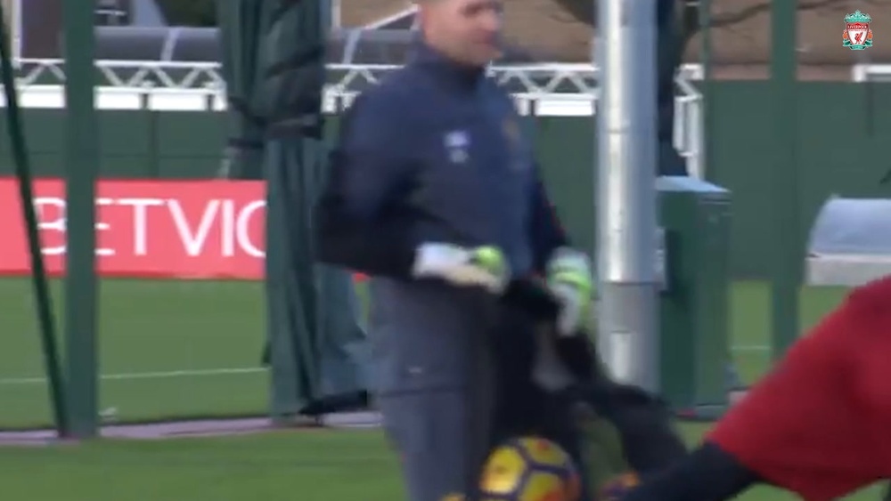 VIDÉO : le tout premier entraînement de Virgil Van Dijk à Liverpool. Dugout