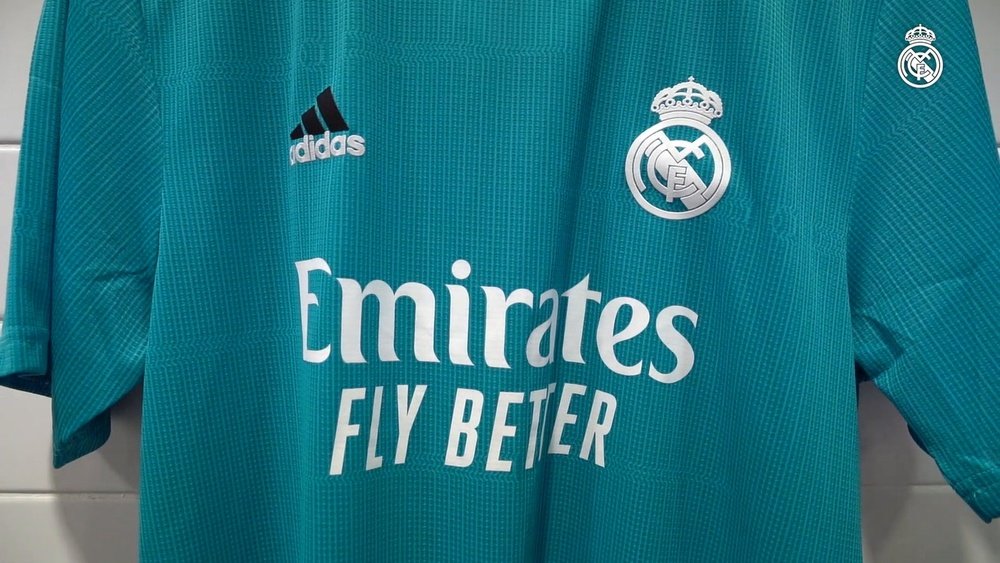 Il Real Madrid e Adidas presentano il loro terzo kit per la stagione 2021-22. Dugout