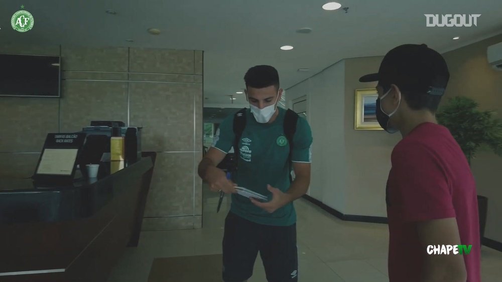 We go behind the scenes as Chapecoense won 1-3. DUGOUT