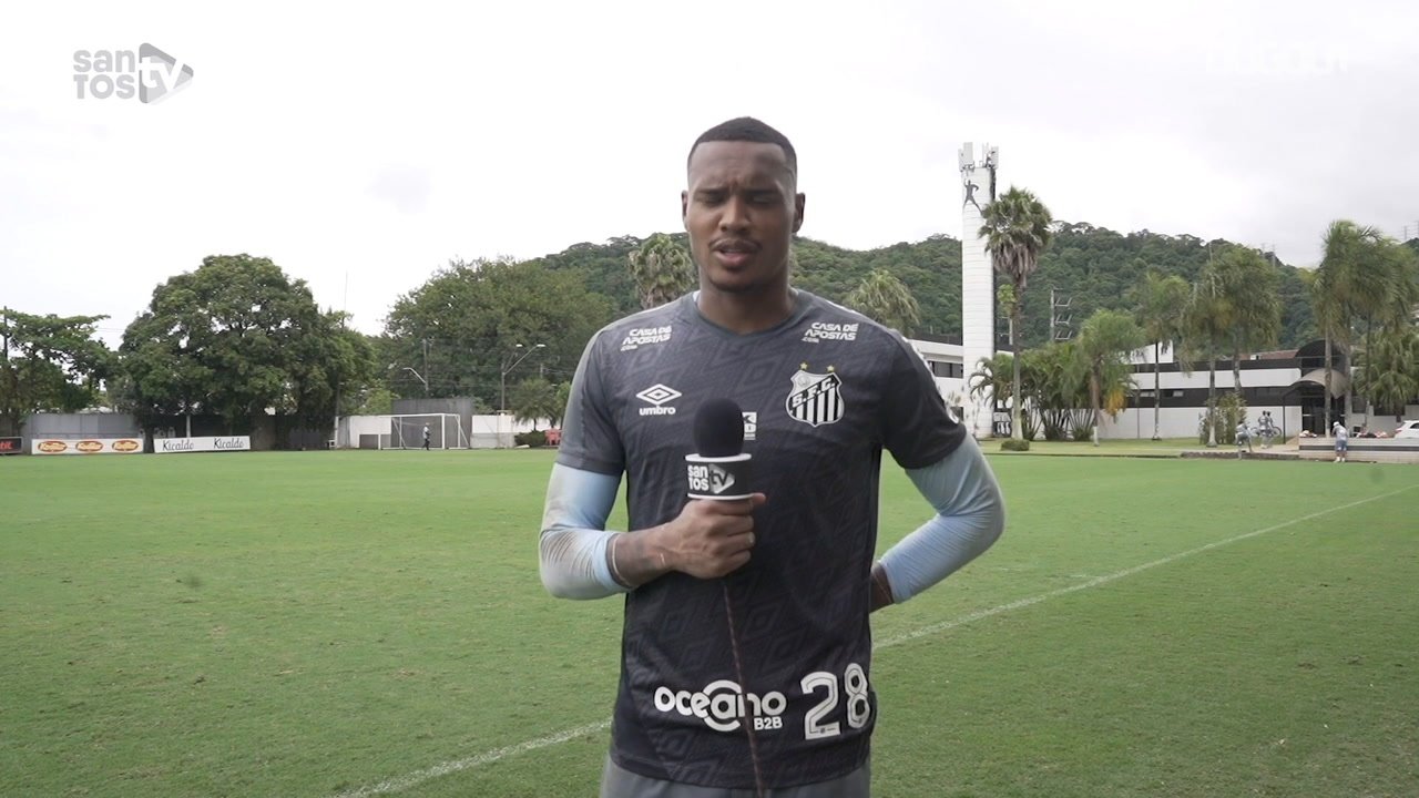 VÍDEO: John fala sobre oportunidade de começar como titular no Santos