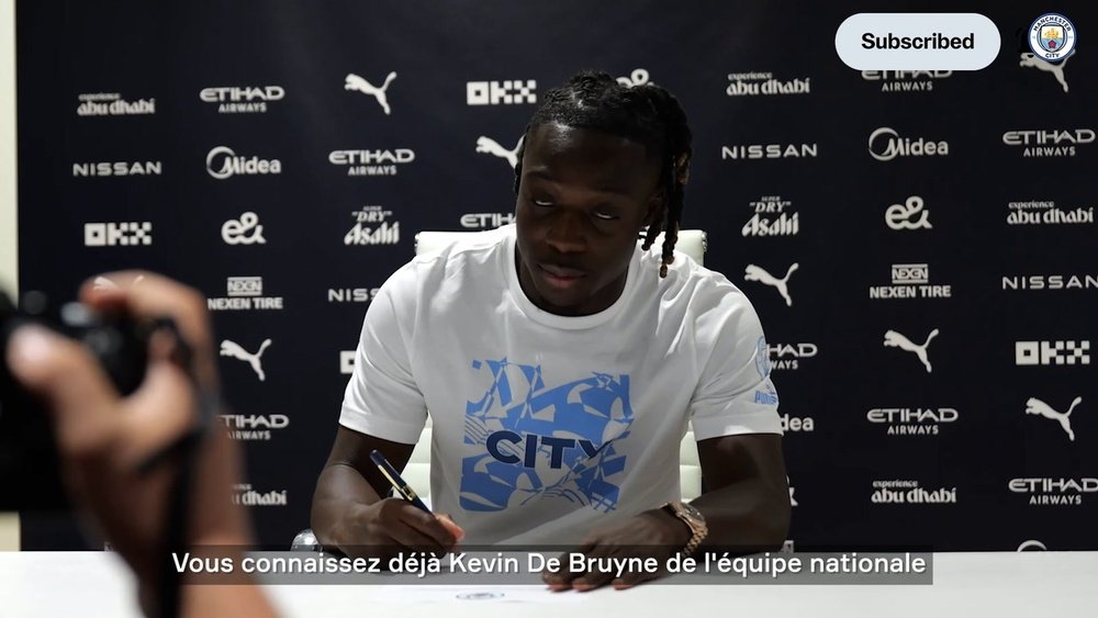 Les premiers pas de Doku à City. dugout