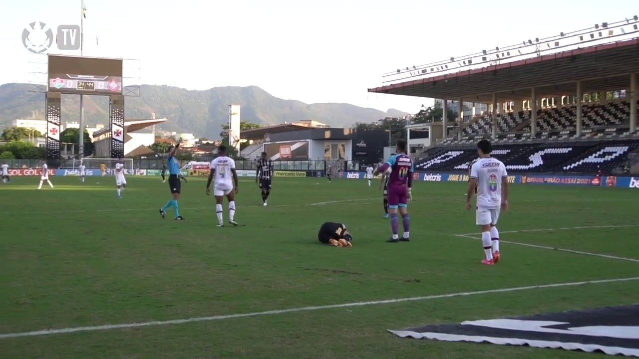 Veja o golo de Jô no empate do Corinthians com o Fluminense.
