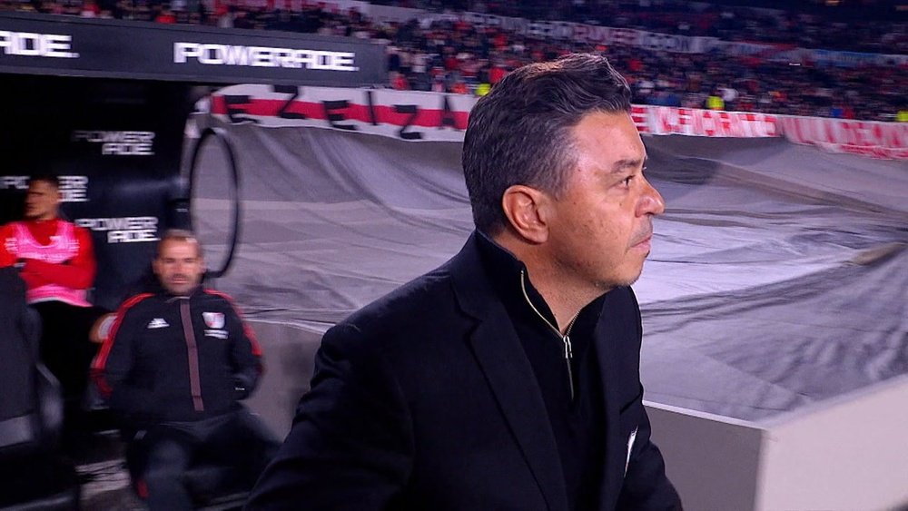 River Plate 2-1 Lanus. DUGOUT