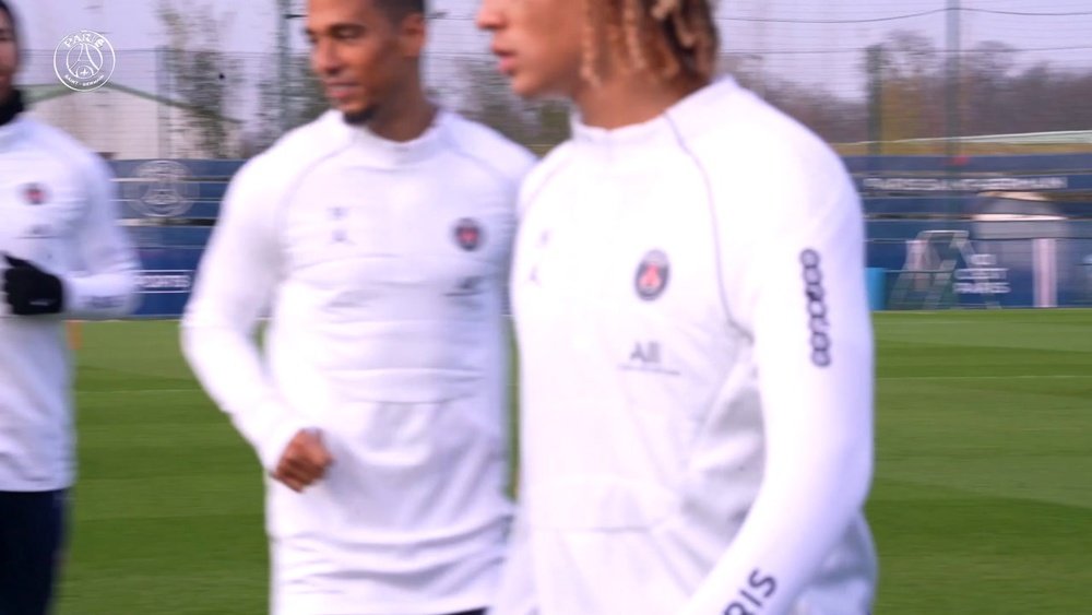 Le PSG et Messi à l'entraînement avant le match face à Reims. Dugout