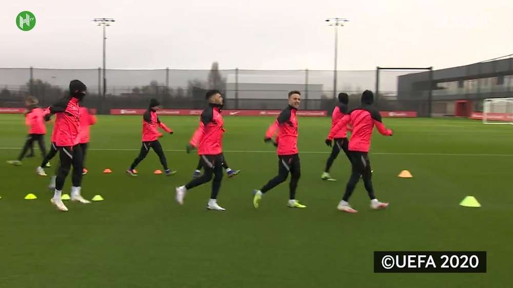 Oxlade-Chamberlain in training ahead of Midtjylland clash. DUGOUT