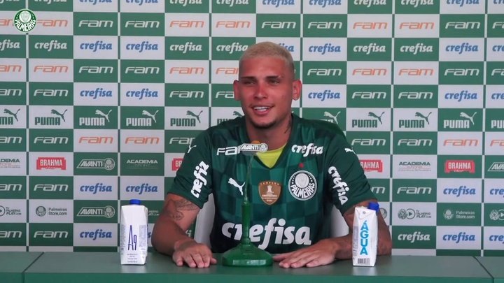 Rafael Navarro se diz pronto para ser o centroavante do Palmeiras no Mundial
