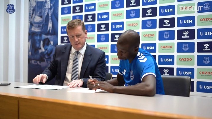 VÍDEO: bastidores da chegada de Abdoulaye Doucouré ao Everton