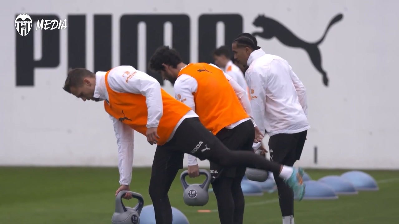 VIDEO: Valencia begin preparations for game vs Elche